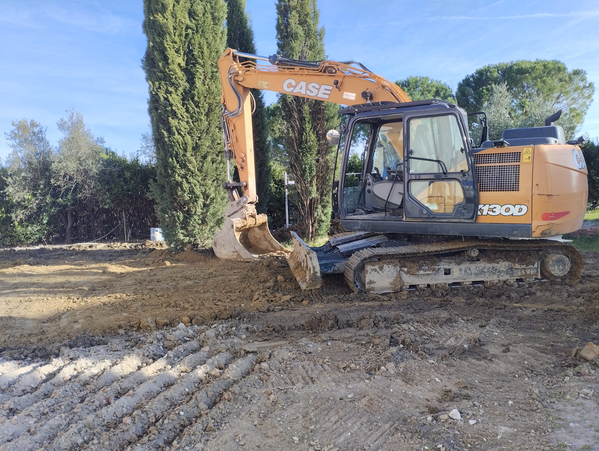 Escavatore CASE al lavoro